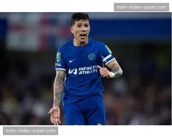 独家：切尔西中场核心恩佐-费尔南德斯因脚踝伤势将缺席四周