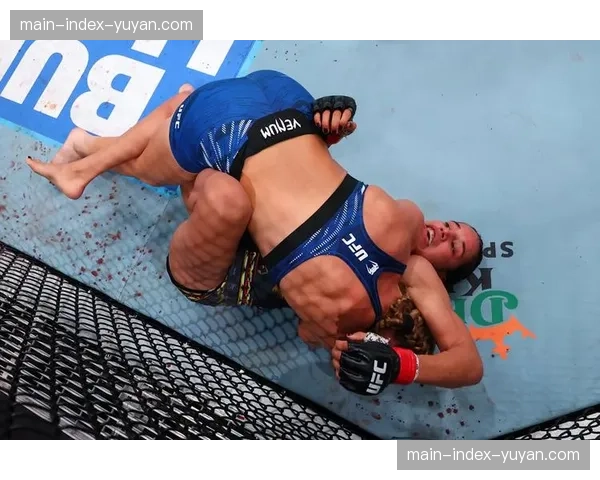 UFC 300现场：哈里森首回合裸绞降服霍姆，成功卫冕女子雏量级冠军