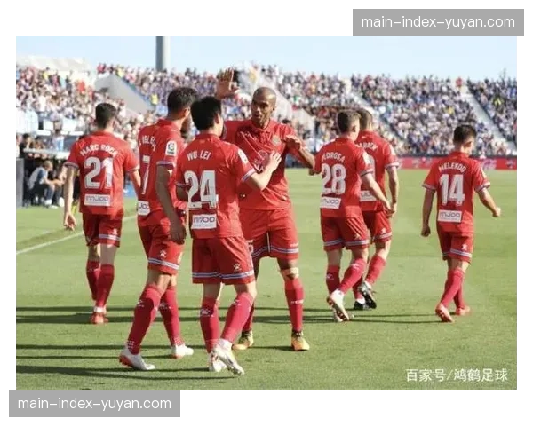 战术板：解析尼斯队如何通过无球跑动破解对手的密集防守